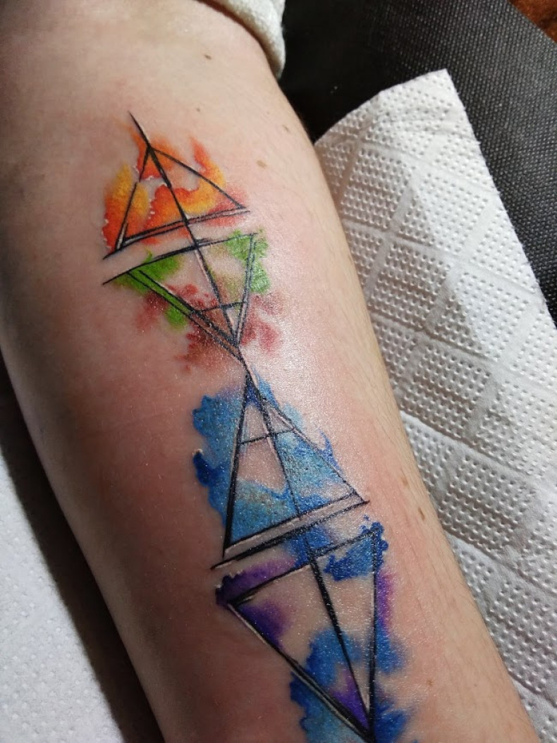 Akwarela geometryczny trójkąt, photo - Tatuażysta Barb Tattoo