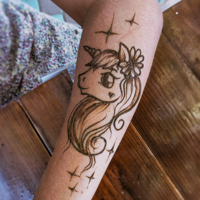 Einhorn mehendi, photo - Tattoo-Meister Barb Tattoo