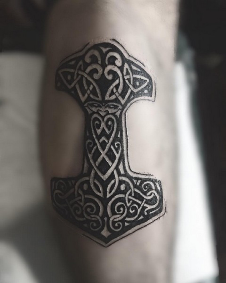 Keltisches muster Thors Hammer, photo - Tattoo-Meister Barb Tattoo