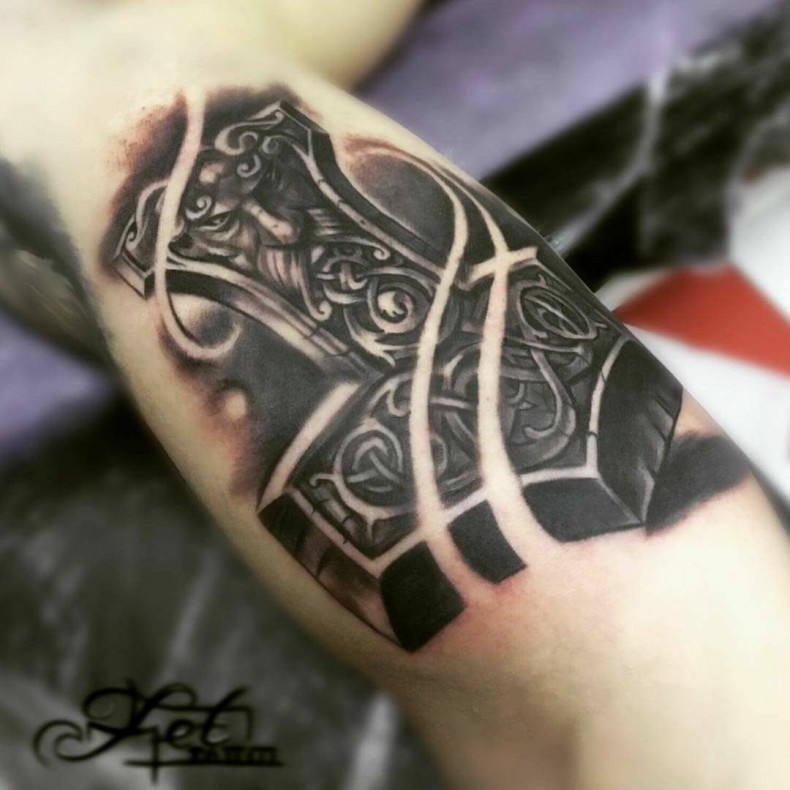 Wzór celtycki Młot Thora, photo - Tatuażysta Barb Tattoo