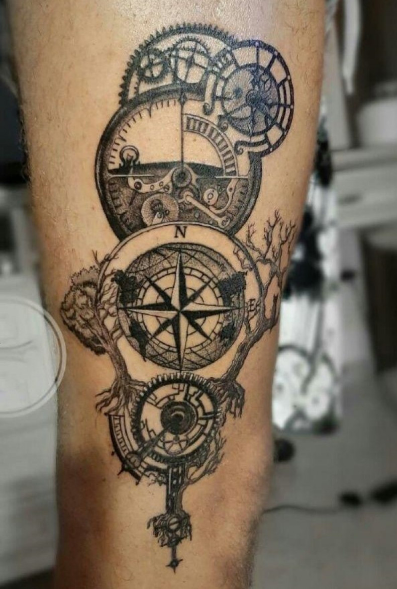 Geometryczny koło różawiatru, photo - Tatuażysta Barb Tattoo