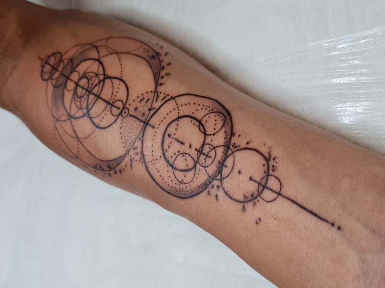 Geometryczny koło, photo - Tatuażysta Barb Tattoo