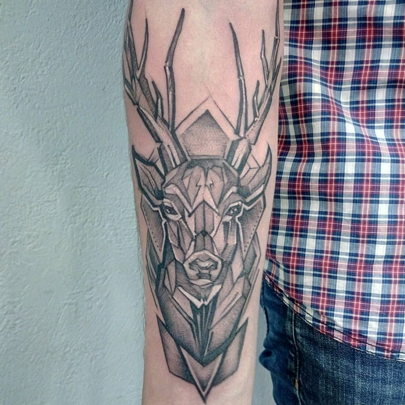 Deer tattoo chu, photo - Tattoo Master Barb Tattoo