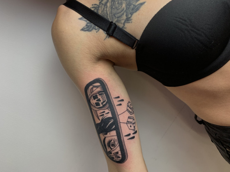 Кубики на бицепсе смерть, photo - Тату мастер Barb Tattoo