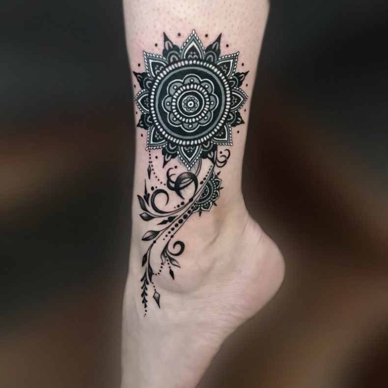 Mandala ankle, photo - Tattoo Master Barb Tattoo