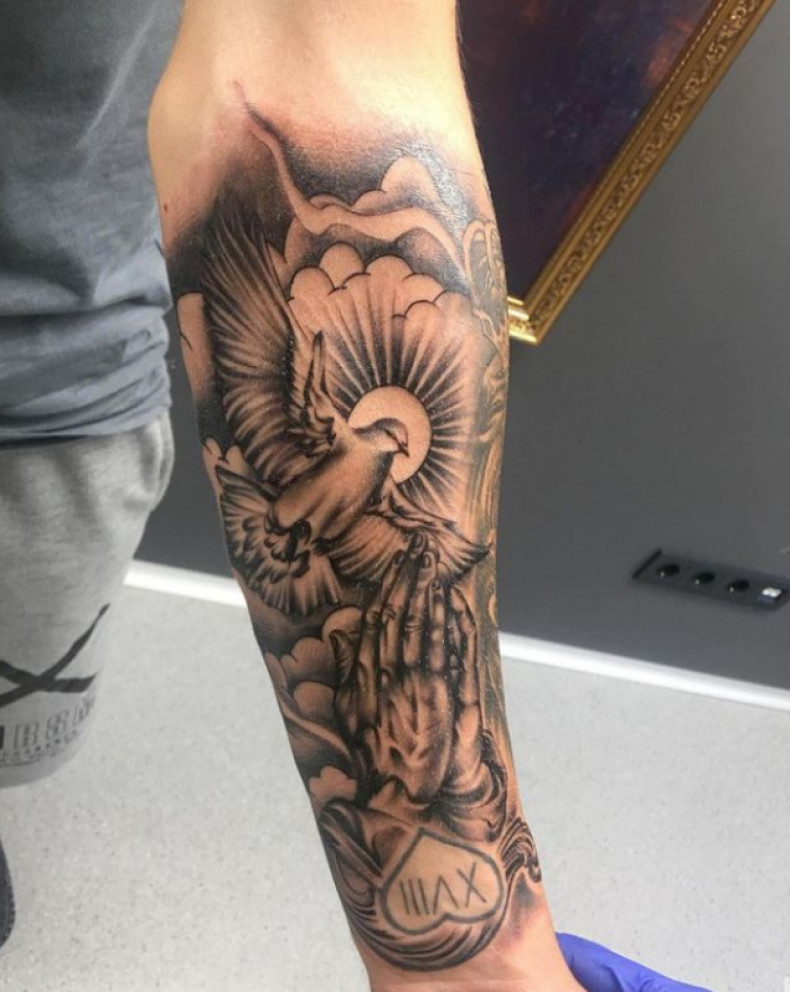 Czarny szary gołąb ręce, photo - Tatuażysta Barb Tattoo