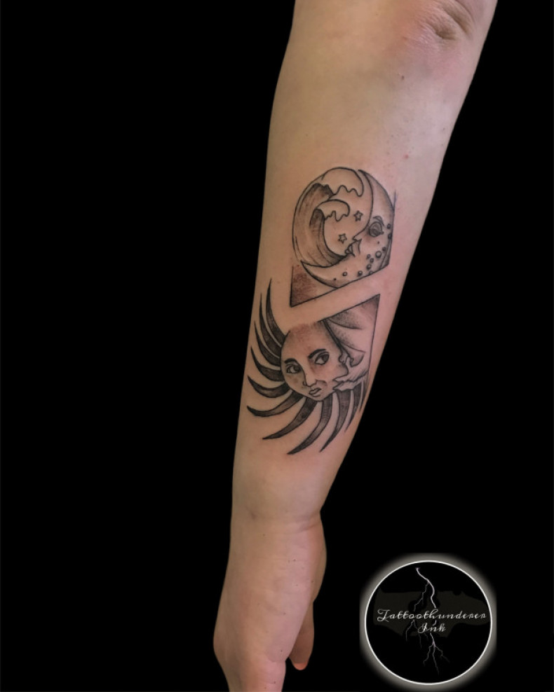 Wave moon month, photo - Tattoo Master Barb Tattoo