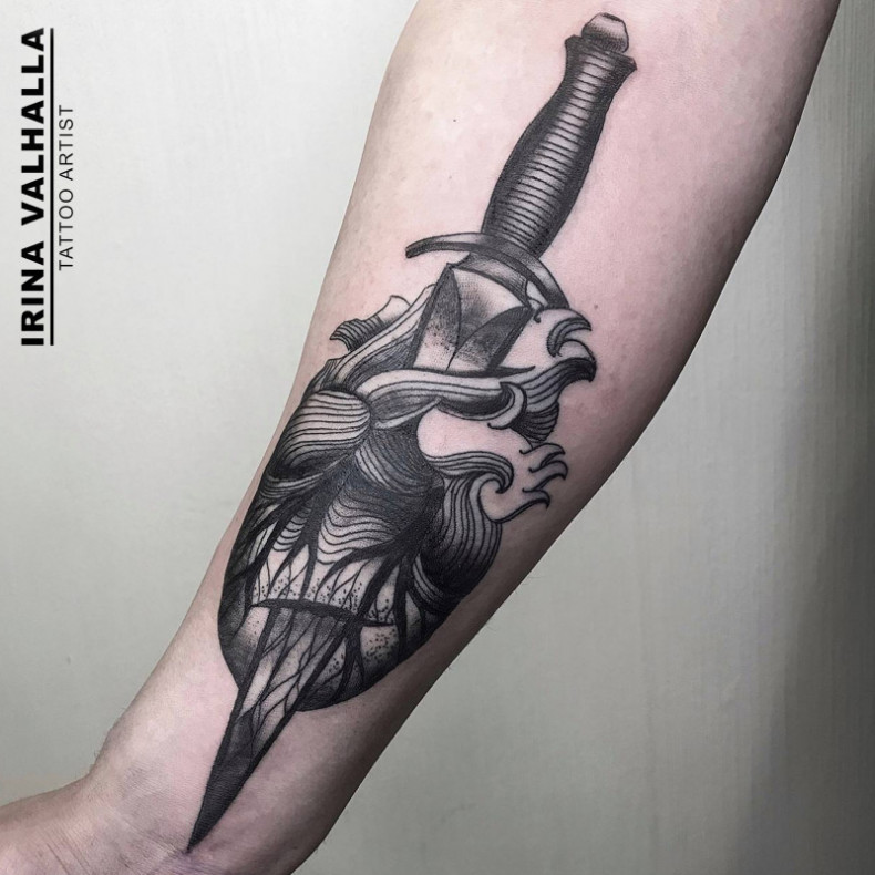 Блэк энд грей кинжал сердце, photo - Тату мастер Barb Tattoo