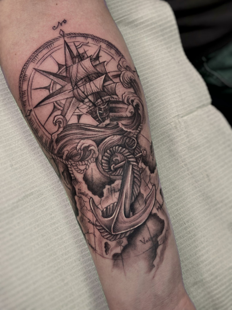 Black and grey compass ship, photo - Tattoo Master Barb Tattoo