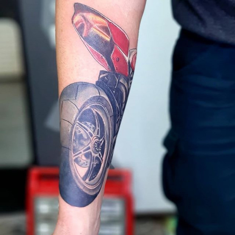 Motorcycle, photo - Tattoo Master Barb Tattoo