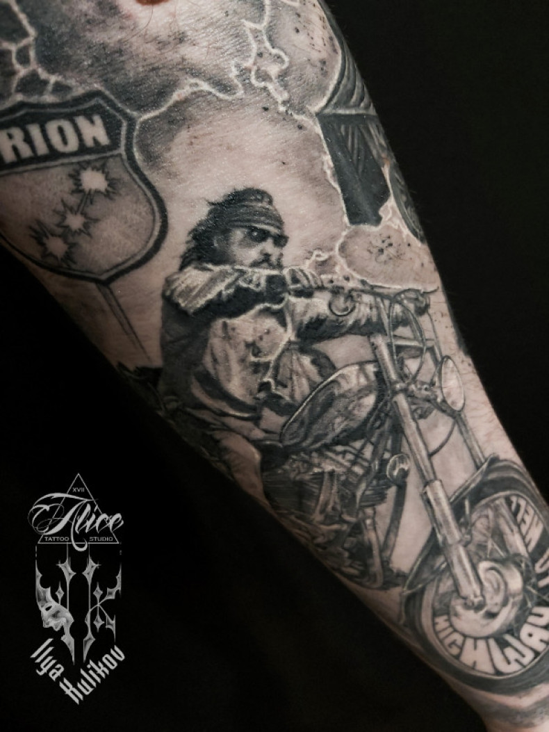 Motorcycle, photo - Tattoo Master Barb Tattoo