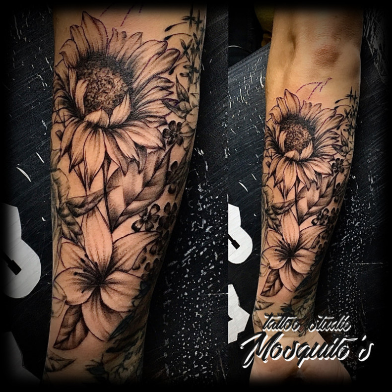 Lily sunflower, photo - Tattoo Master Barb Tattoo