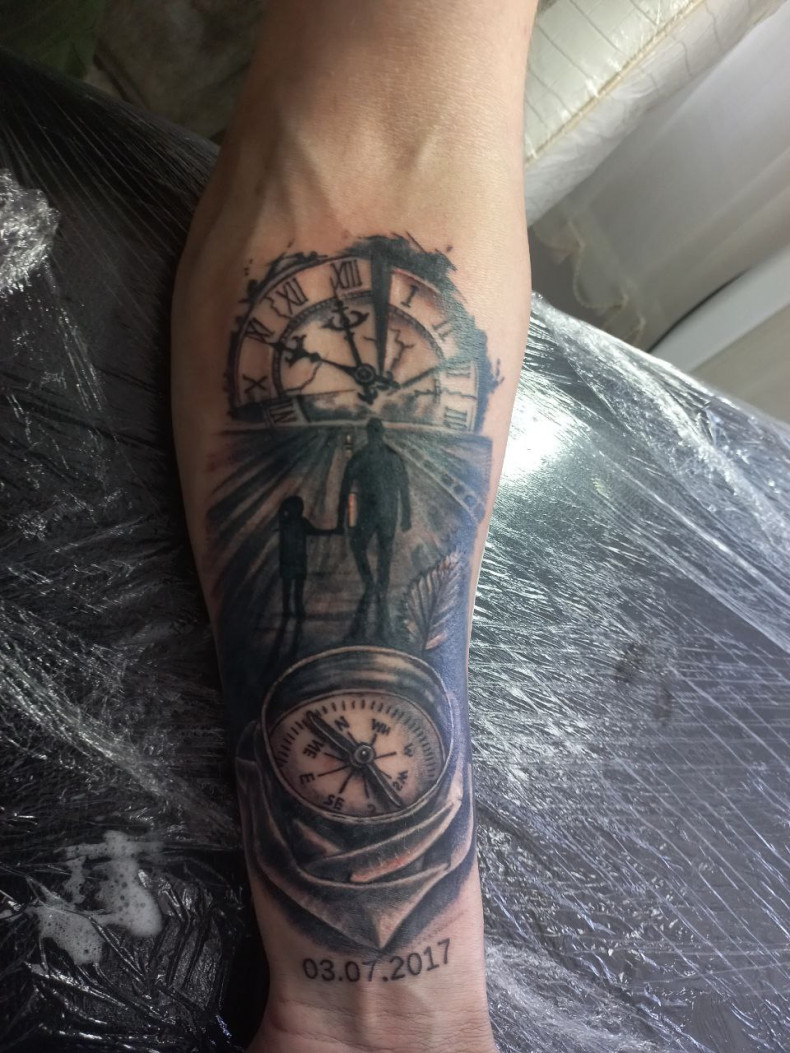 Father son silhouette clock, photo - Tattoo Master Barb Tattoo