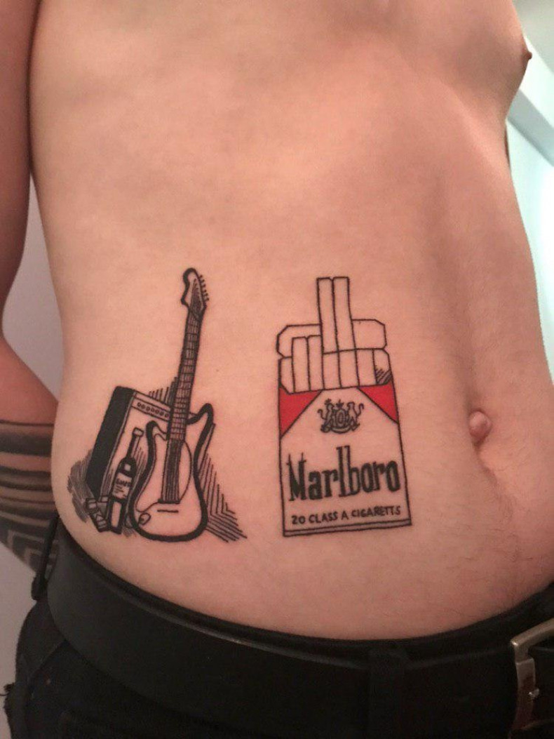 Gitara na brzuchu, photo - Tatuażysta Barb Tattoo