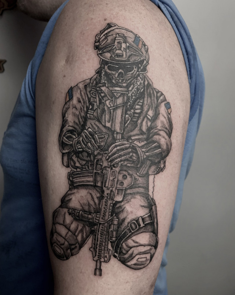 Rifle military warrior, photo - Tattoo Master Barb Tattoo