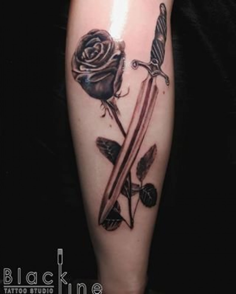 Dagger, photo - Tattoo Master Barb Tattoo