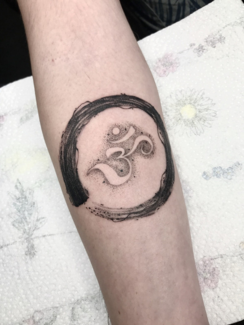 Koło ochrona om, photo - Tatuażysta Barb Tattoo