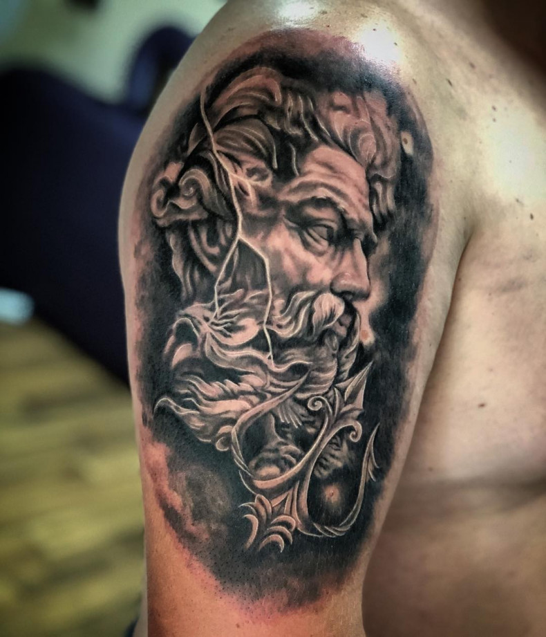 Poseidon Dreizack, photo - Tattoo-Meister Barb Tattoo