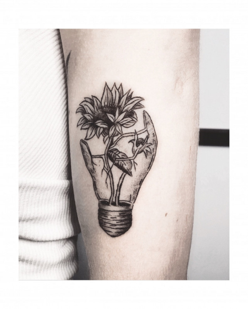 Bulb sunflower, photo - Tattoo Master Barb Tattoo