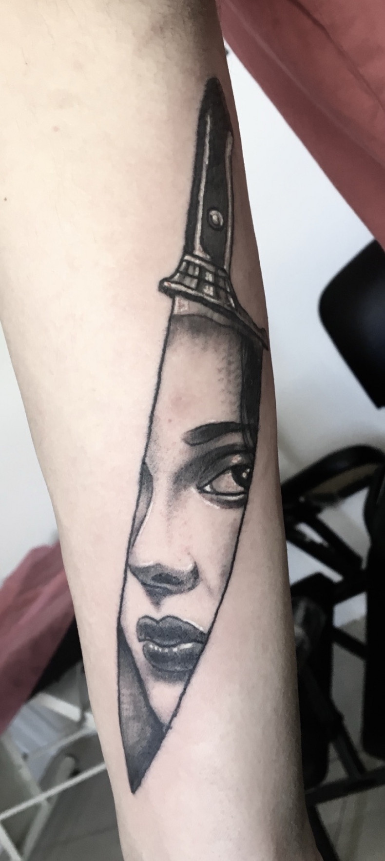 Нож, photo - Тату мастер Barb Tattoo