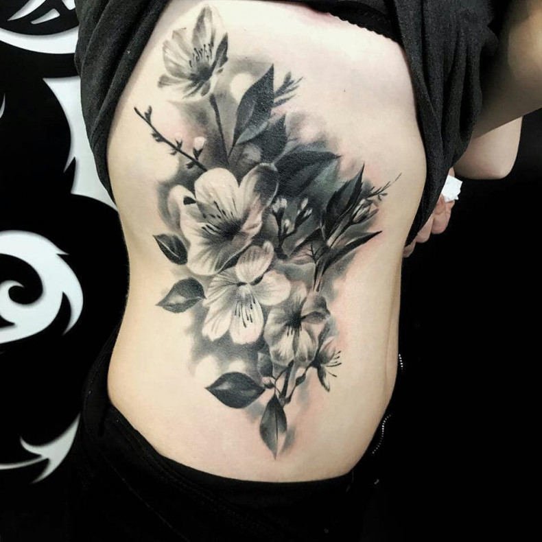 Black and grey side rib, photo - Tattoo Master Barb Tattoo