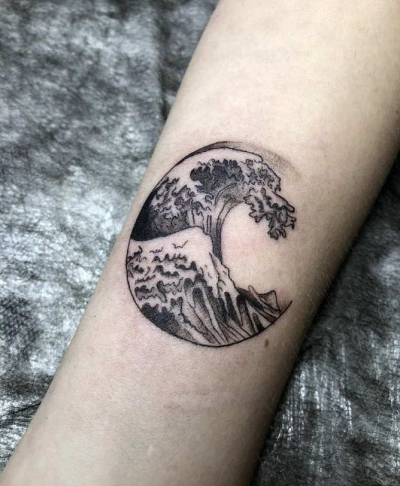 Wave circle sea, photo - Tattoo Master Barb Tattoo