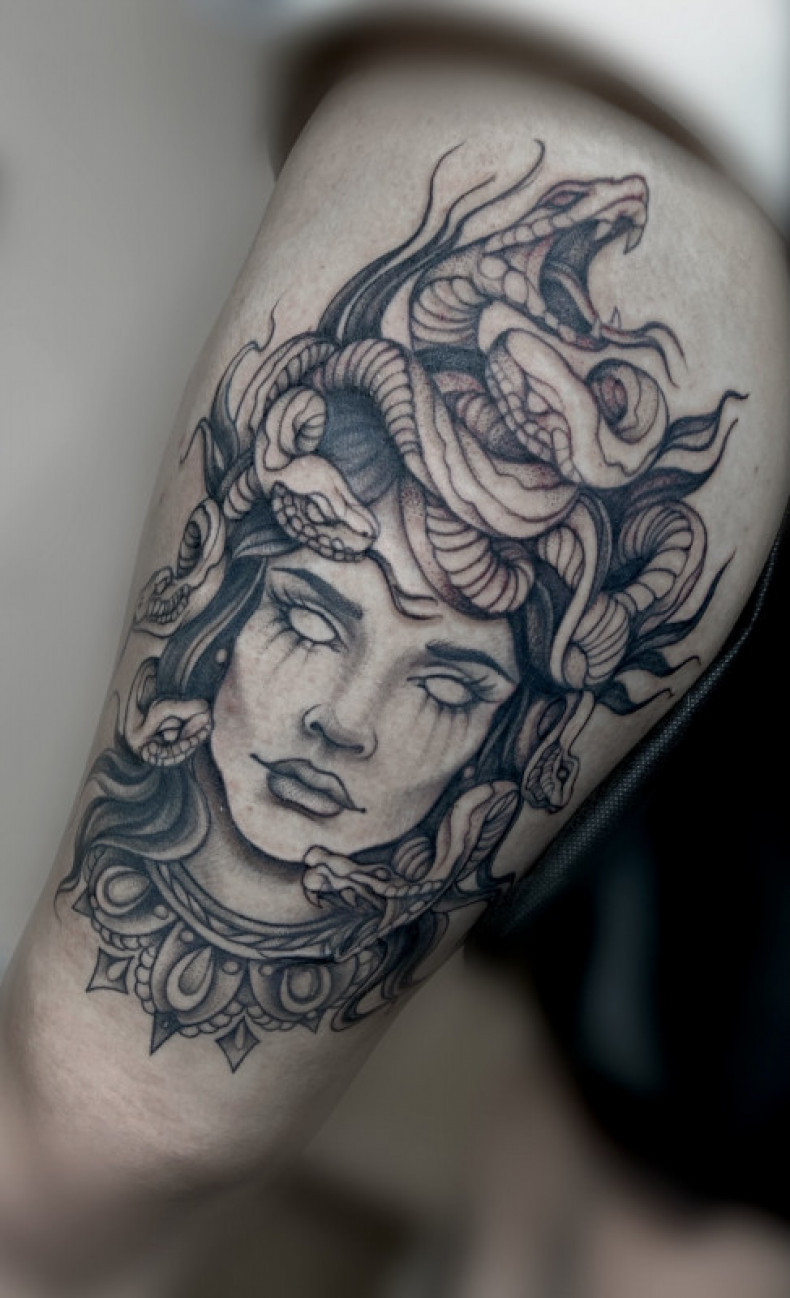 Black and grey medusa, photo - Tattoo Master Barb Tattoo