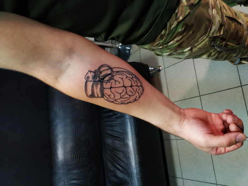 Grenade brain, photo - Tattoo Master Barb Tattoo