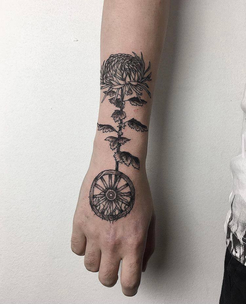 Колесо цветок, photo - Тату мастер Barb Tattoo