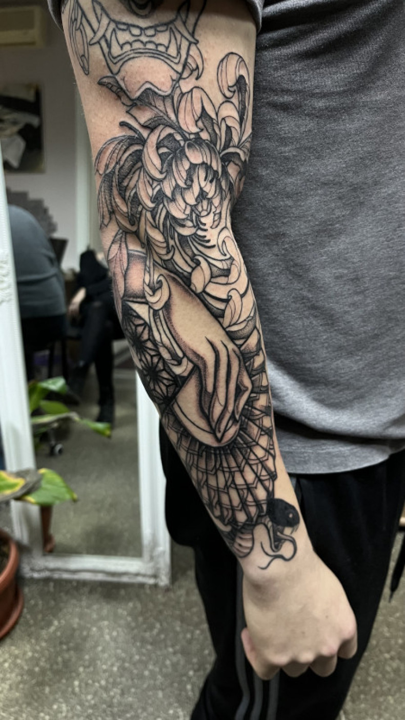 Wentylator ręce kwiat, photo - Tatuażysta Barb Tattoo