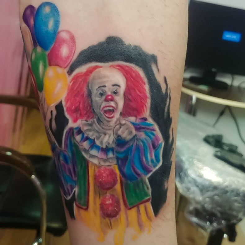 Balloon clown, photo - Tattoo Master Barb Tattoo