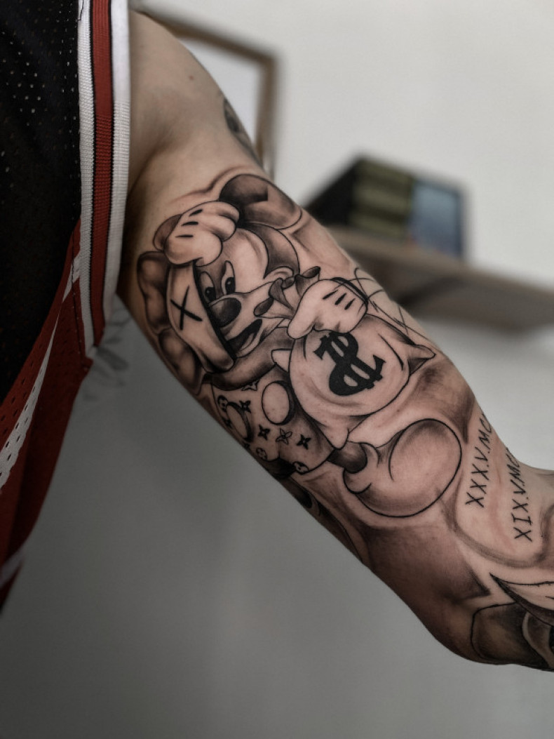 Pieniądze znak dolara Myszka Miki, photo - Tatuażysta Barb Tattoo