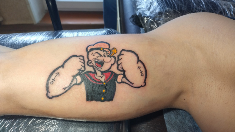 Kreskówki biceps śmieszny, photo - Tatuażysta Barb Tattoo