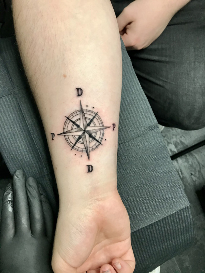 Wind rose, photo - Tattoo Master Barb Tattoo