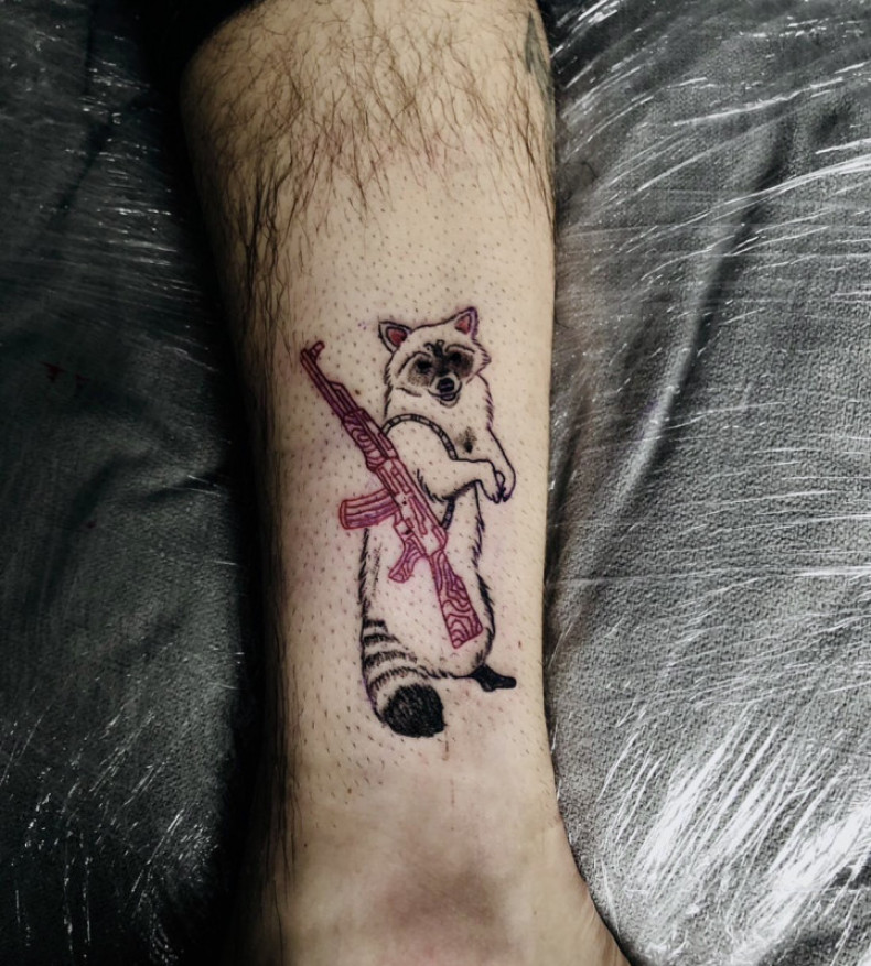 Автомат андеграунд енот, photo - Тату мастер Barb Tattoo