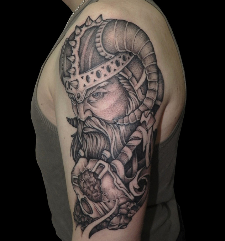 Wiking młotek, photo - Tatuażysta Barb Tattoo