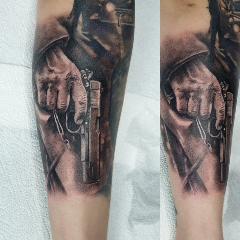 Gun, photo - Tattoo Master Barb Tattoo