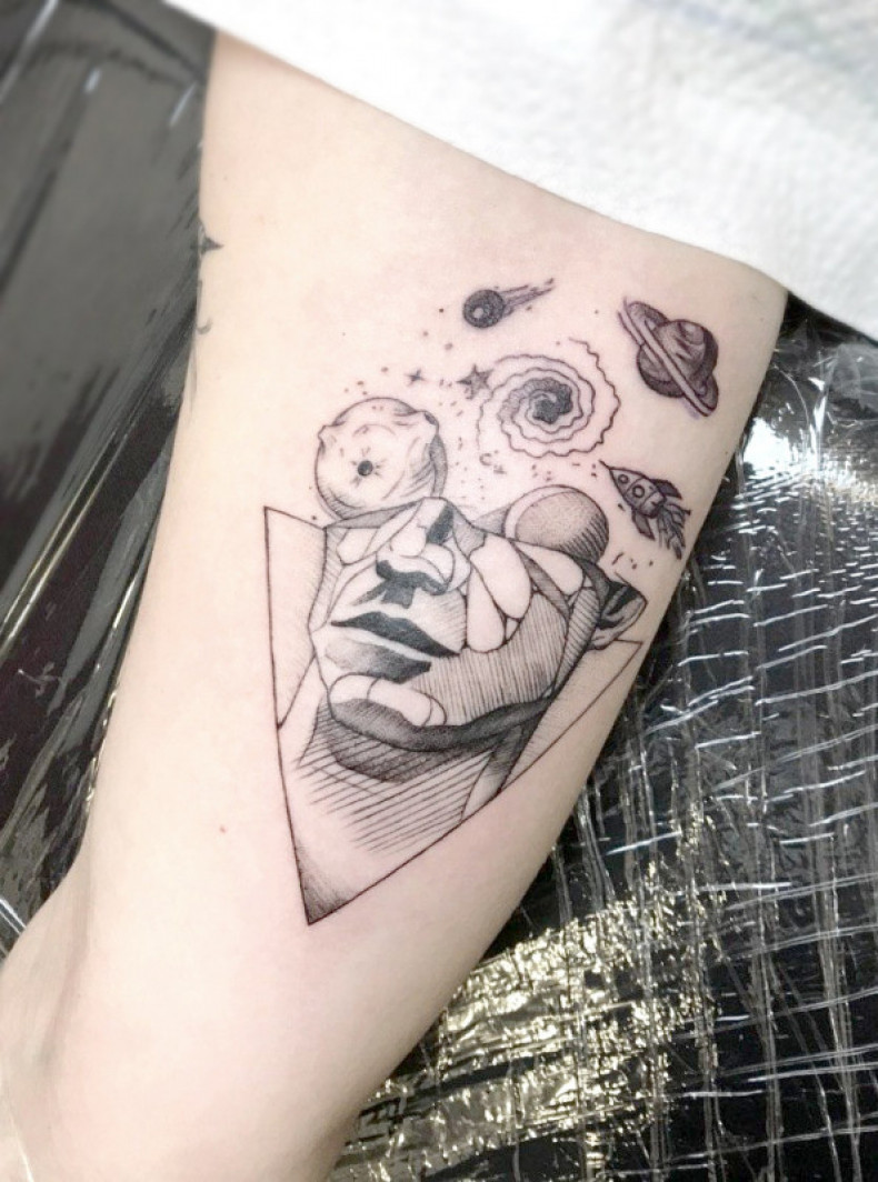 Planet surrealism, photo - Tattoo Master Barb Tattoo