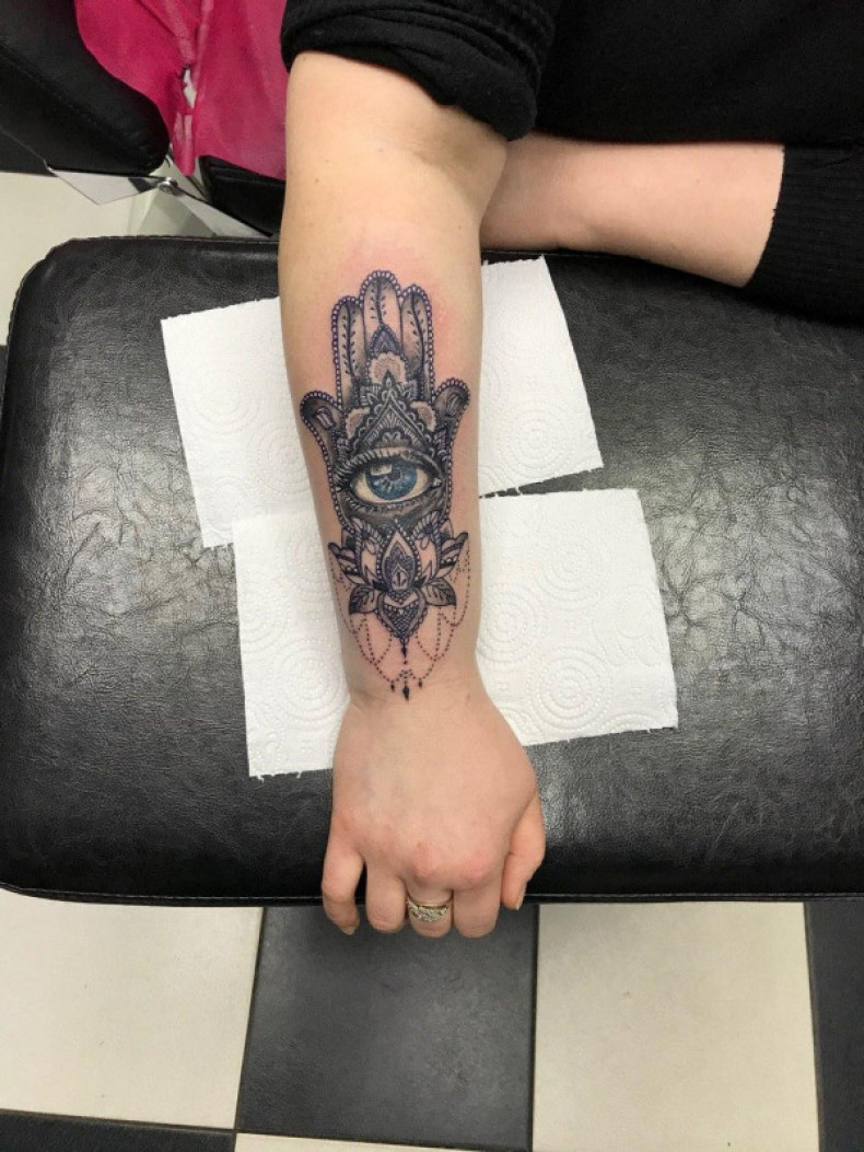 Hamsa, photo - Tattoo Master Barb Tattoo