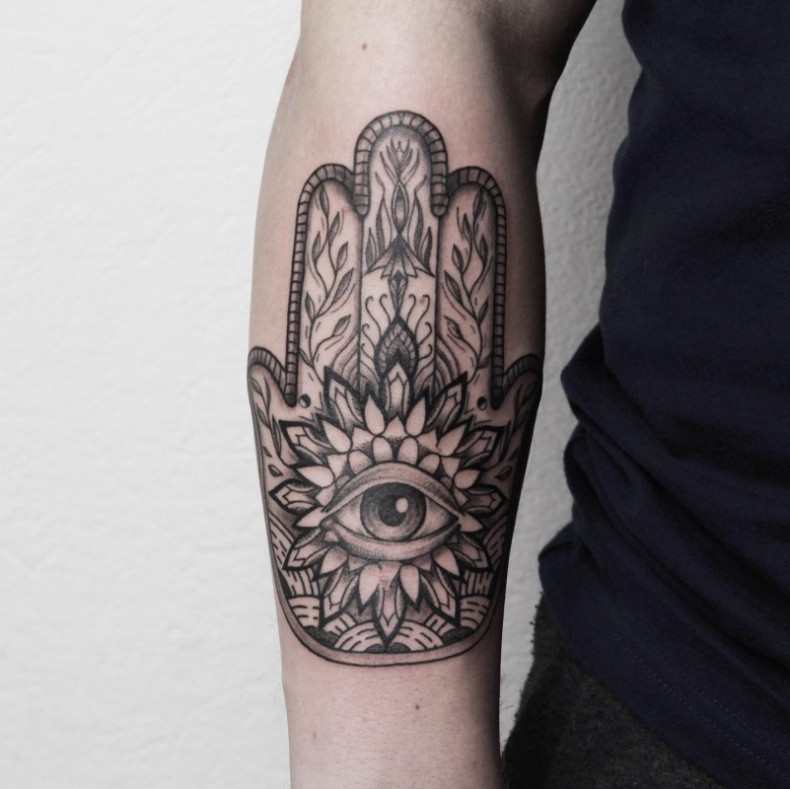 Hamsa, photo - Tatuażysta Barb Tattoo