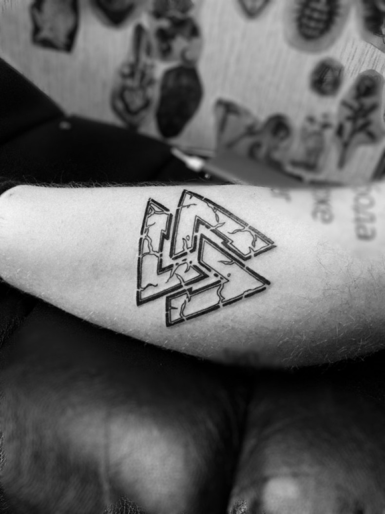 Valknut triangle, photo - Tattoo Master Barb Tattoo