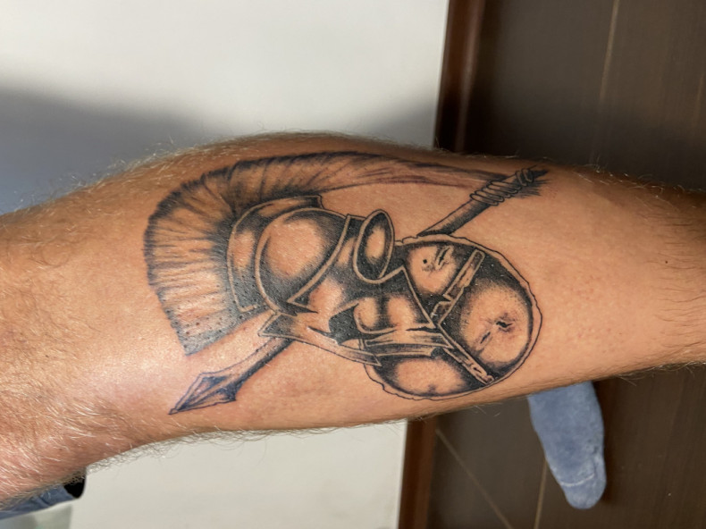 Strzała kask tarcza, photo - Tatuażysta Barb Tattoo