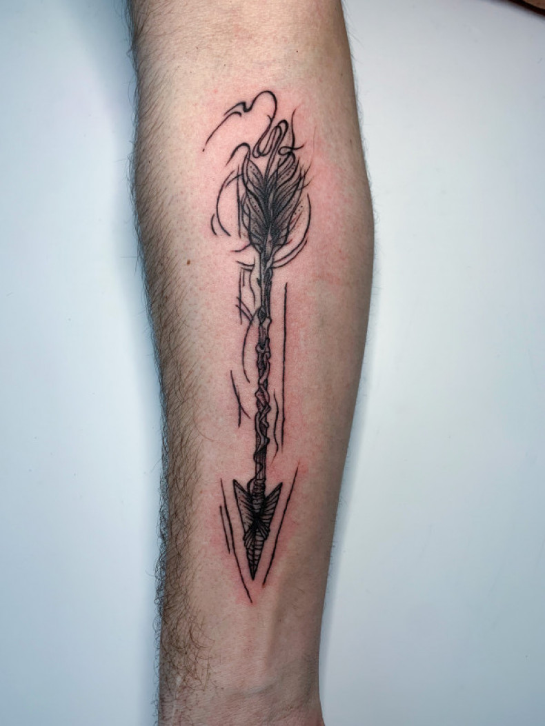 Arrow in graphics technique, photo - Tattoo Master Barb Tattoo