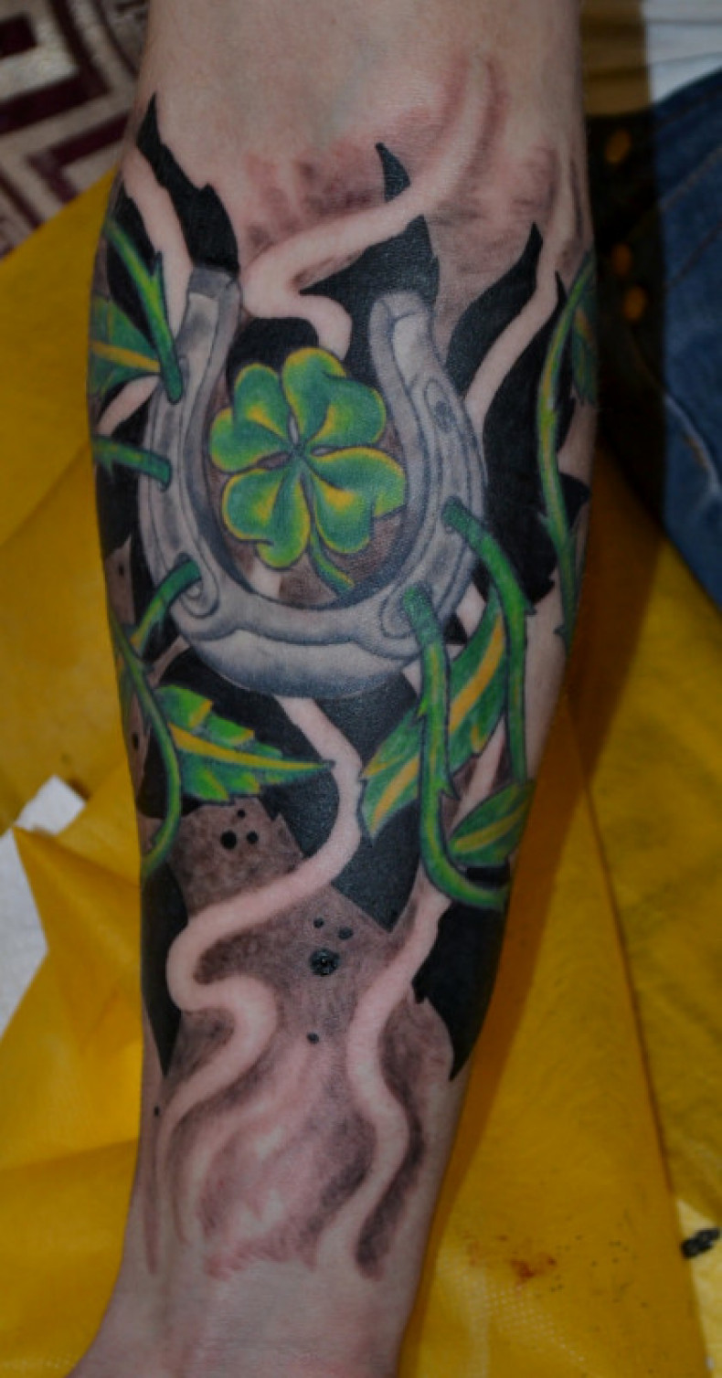 Clover horseshoe, photo - Tattoo Master Barb Tattoo