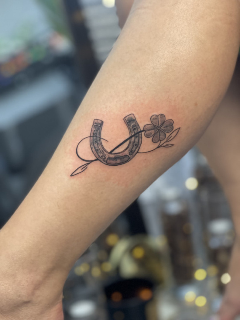 Kharkiv tattoo, horseshoe tattoo, infinity tattoo, clover tattoo, photo - Tattoo Master Barb Tattoo