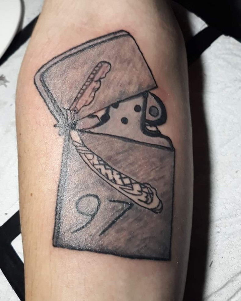 Zapalniczka, photo - Tatuażysta Barb Tattoo