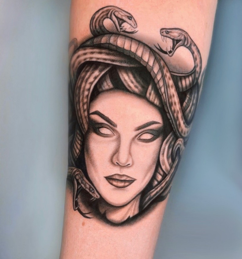 Gorgon, photo - Tattoo-Meister Barb Tattoo