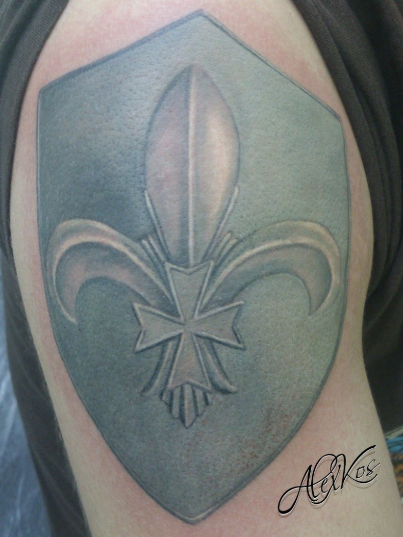 Fleur-de-lis tarcza, photo - Tatuażysta Barb Tattoo