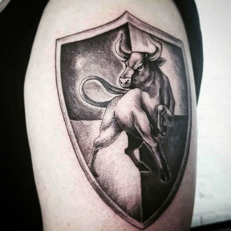 Buffalo bull shield, photo - Tattoo Master Barb Tattoo