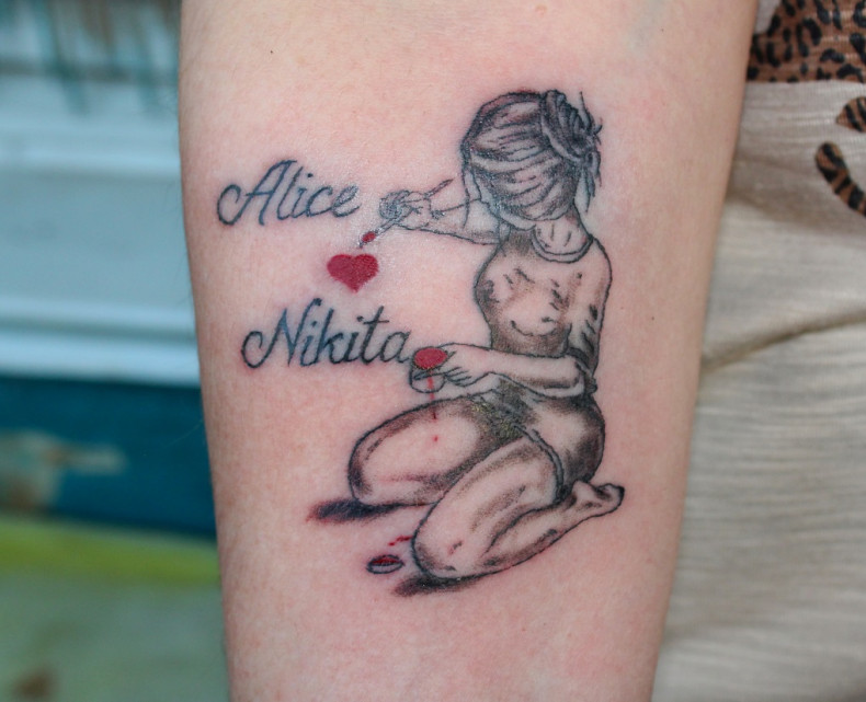 Kobieta poprosiła o napisanie imion swoich dzieci, photo - Tatuażysta Barb Tattoo